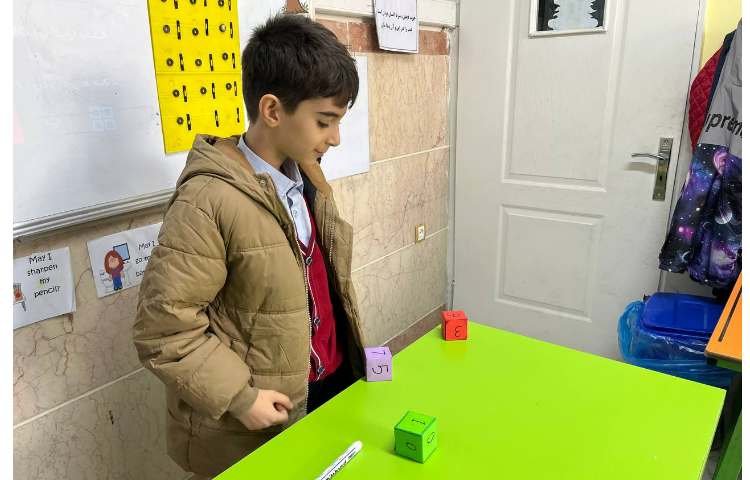 ارزیابی درس science دانش آموزان با استفاده از بازی با سه تا تاس 8