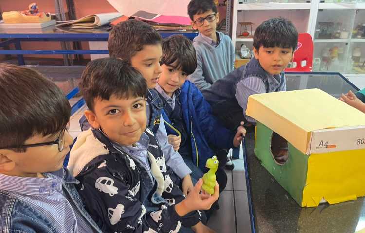 ازمایشگاه علوم دنیای جانوران 1