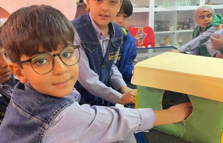 ازمایشگاه علوم دنیای جانوران 4