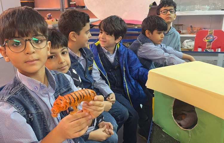 ازمایشگاه علوم دنیای جانوران