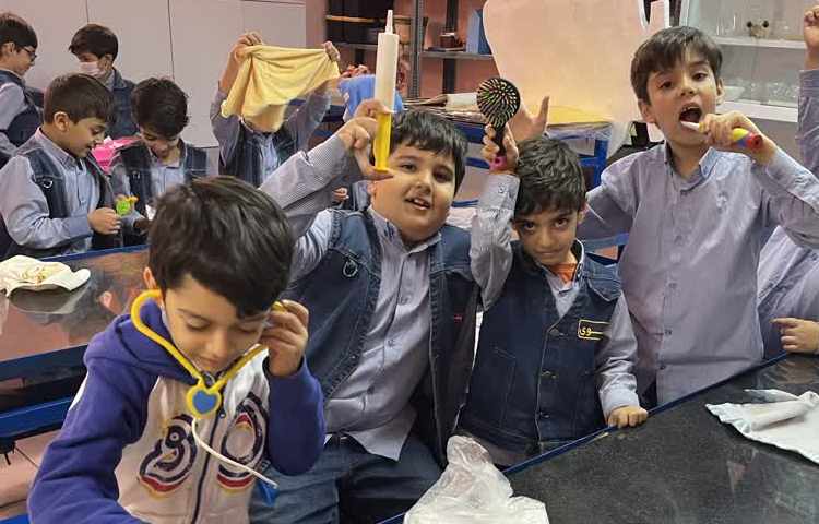 ازمایشگاه علوم 3