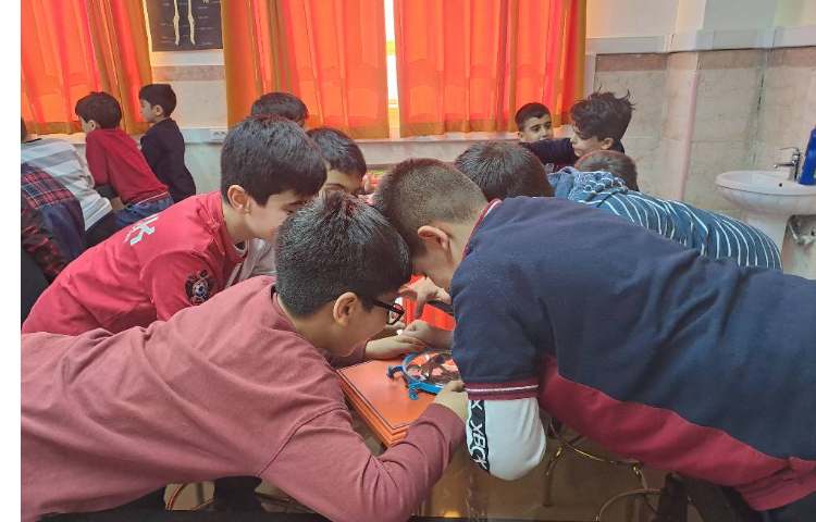 ازمایشگاه کار با انواع آینه و پریسکوپ 10