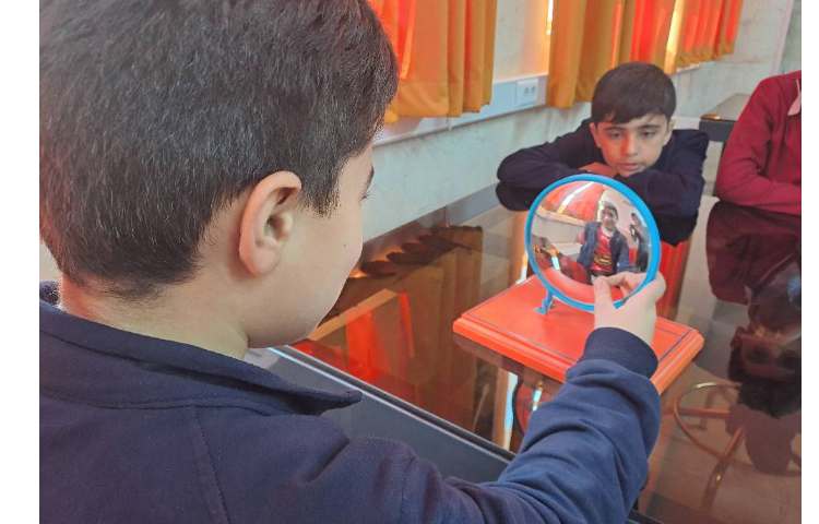 ازمایشگاه کار با انواع آینه و پریسکوپ 2