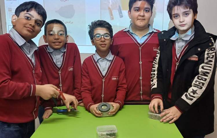 ازمایش قطب های آهن ربا 4