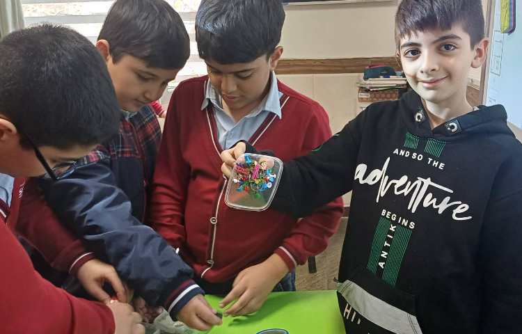 ازمایش قطب های آهن ربا 5