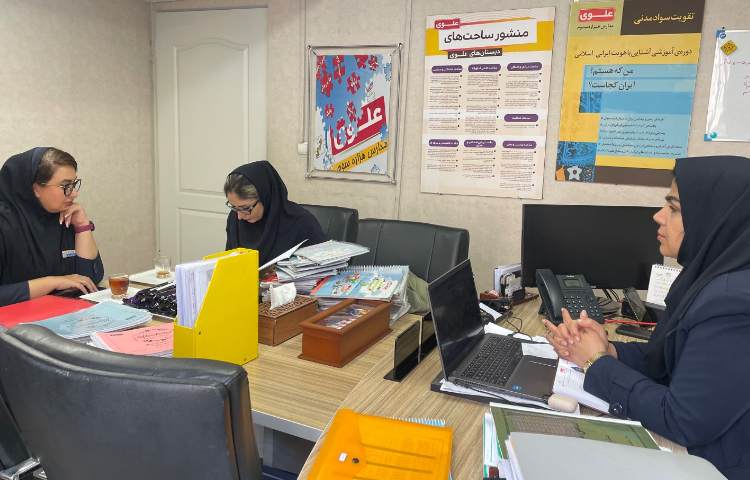 از شمار دو چشم یک تن کم وز شمار خرد، هزاران بیش... 1