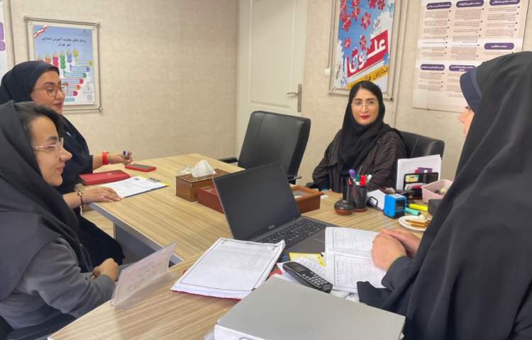 از شمار دو چشم یک تن کم وز شمار خرد، هزاران بیش... 3