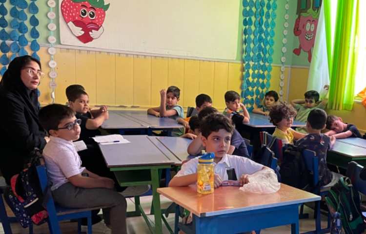 از شمار دو چشم یک تن کم وز شمار خرد، هزاران بیش... 6