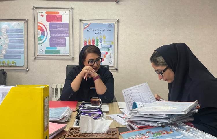 از شمار دو چشم یک تن کم وز شمار خرد، هزاران بیش...