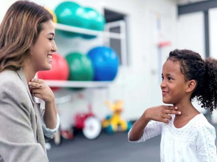 چند پیشنهاد سرگرم‌کننده برای درمان لکنت زبان