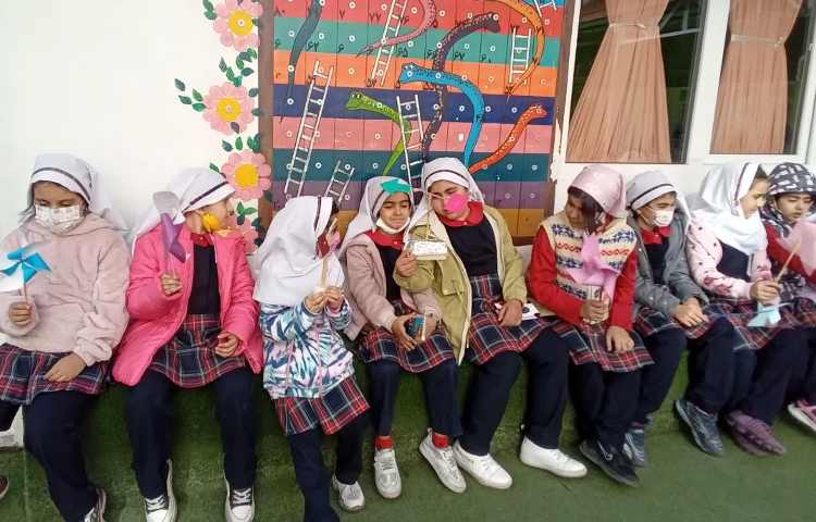 استفاده از بادنما وبه حرکت درآوردن فرفره های رنگی 3