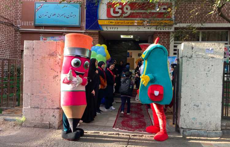 استقبال از دانش آموزان در روز دانش آموز 58