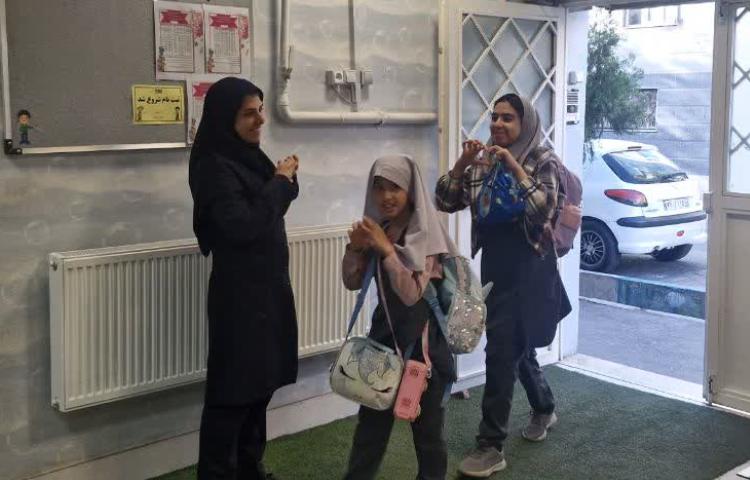 استقبال صبحگاهی از دانش آموزان عزیز 2