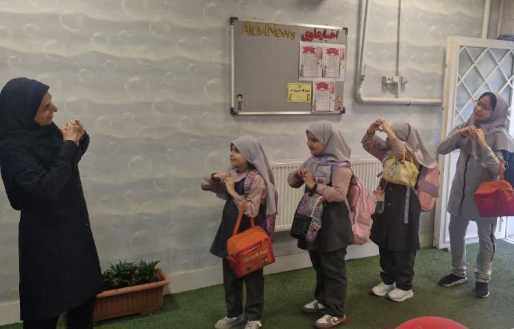 استقبال صبحگاهی از دانش آموزان عزیز