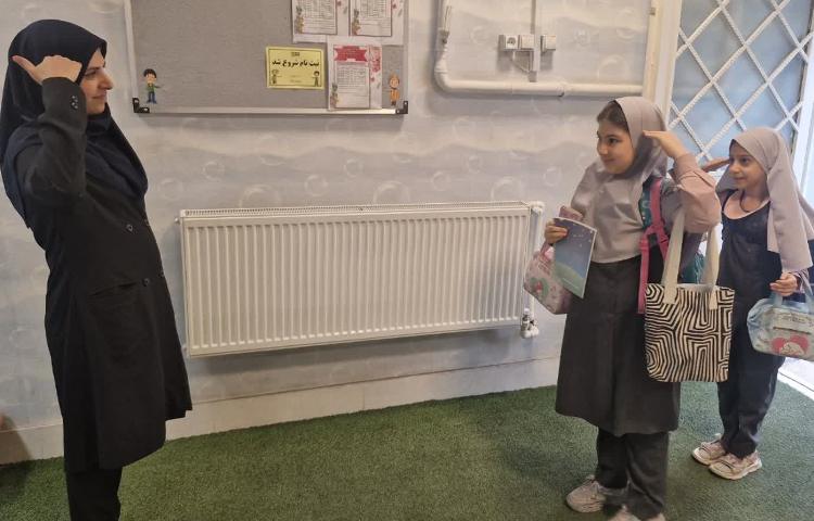 استقبال صبحگاهی از دانش آموزان