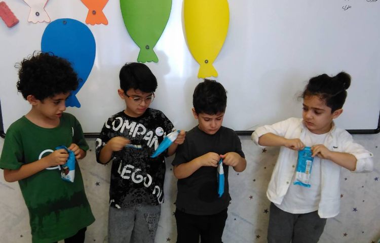 : استقلال من (باز کردن بسته خوراکی) 1