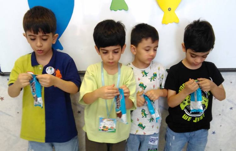 : استقلال من (باز کردن بسته خوراکی) 2