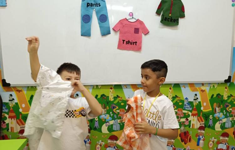 استقلال من پوشیدن جوراب و بستن دکمه‌های پیراهن 2