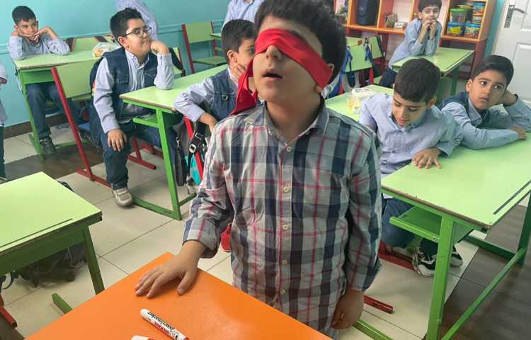 اشنایی با حواس پنجگانه(لامسه و‌بینایی)