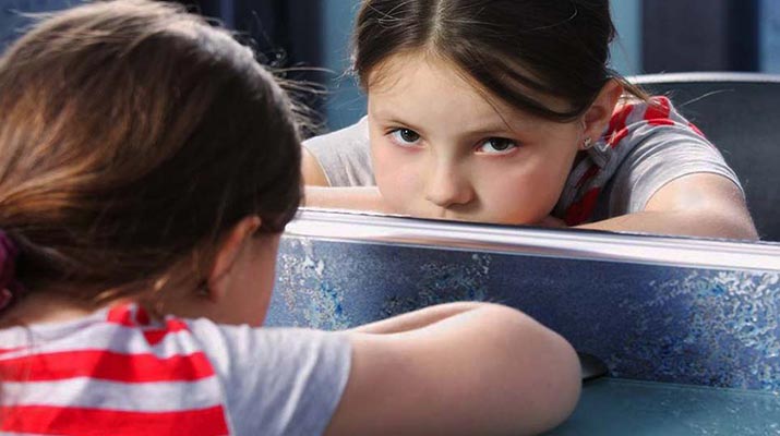 دلیل اعتماد به نفس پایین در دانش‌آموزان