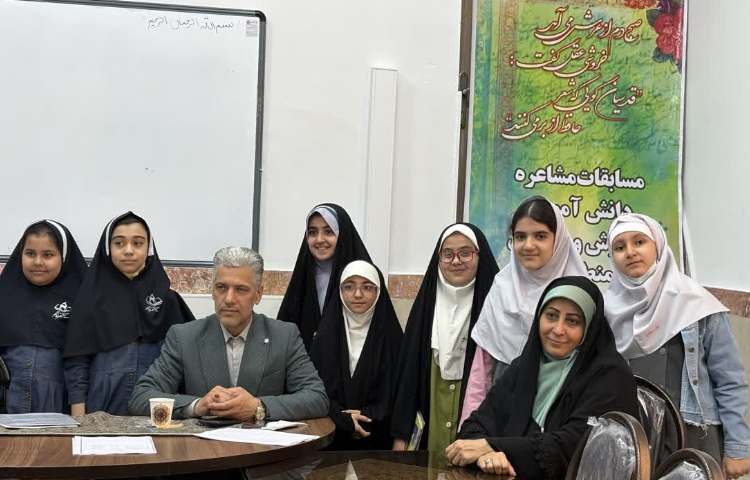 افتخار آفرینان مسابقات فرهنگی و هنری در رشته مشاعره اداره آموزش و پرورش منطقه 5 4