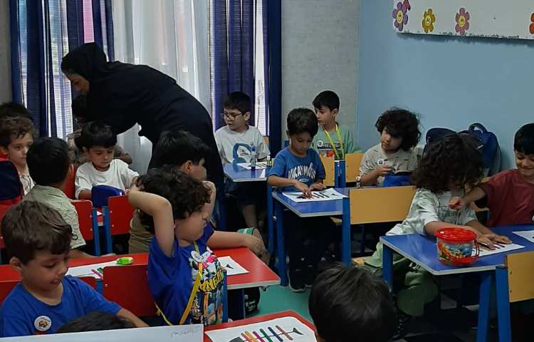 امروز در زنگ بازی و ریاضی موضوع کلاس : ماهی رنگانگ 4