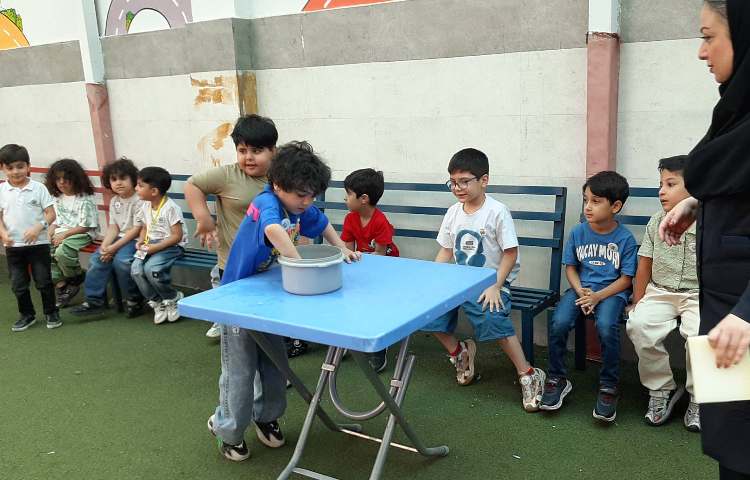 امروز در زنگ تابستانه موضوع کلاس: آب بازی 1