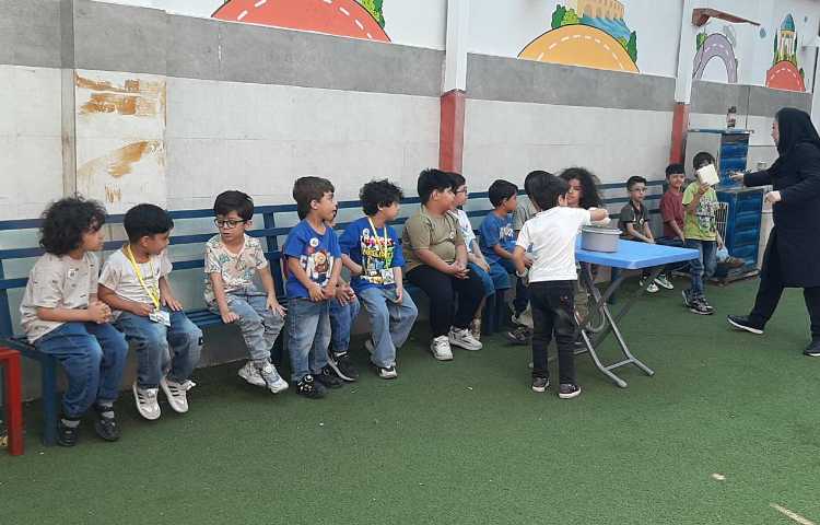 امروز در زنگ تابستانه موضوع کلاس: آب بازی 2