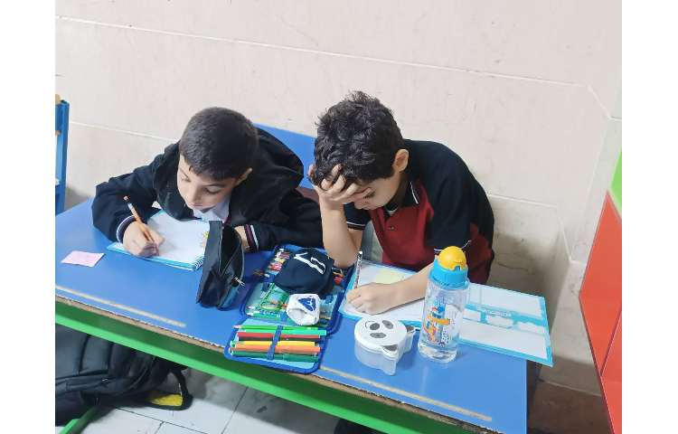 املای خلاق (املا گفتن بچه ها به آنوزگار) با هدف تقویت تمرکز و توجه بچه ها و ایجاد انگیزه 1