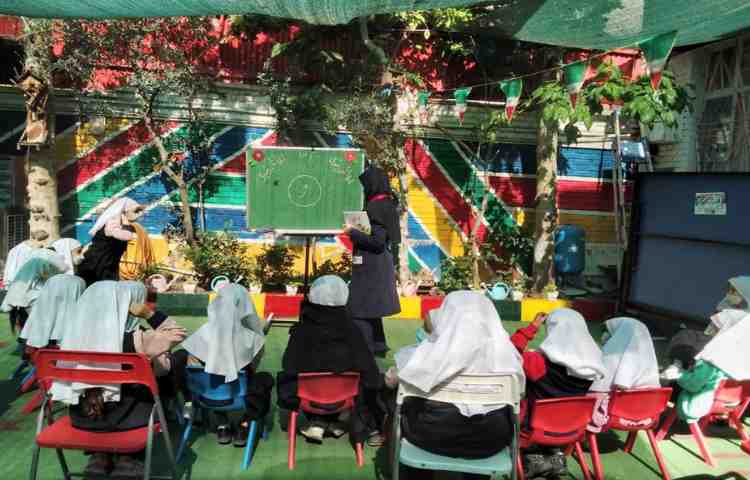 املای خورشیدی در حیاط دبستان 1