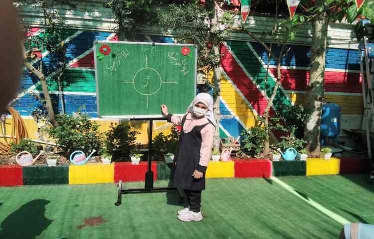 املای خورشیدی در حیاط دبستان 10