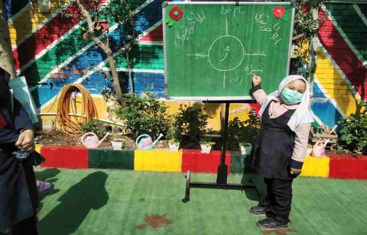 املای خورشیدی در حیاط دبستان 3