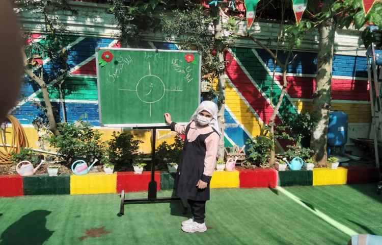 املای خورشیدی در حیاط دبستان 4