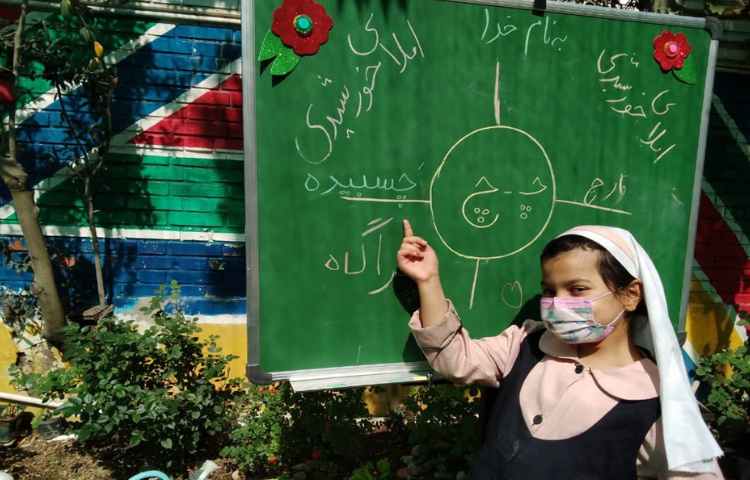 املای خورشیدی در حیاط دبستان 6