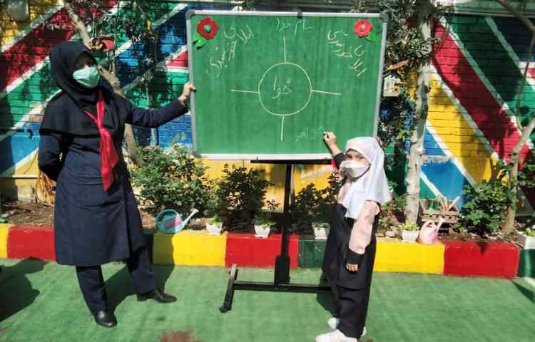 املای خورشیدی در حیاط دبستان 7