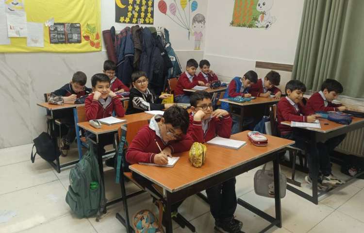 املای پای تخته‌ای با مشارکت دانش‌آموزان 4