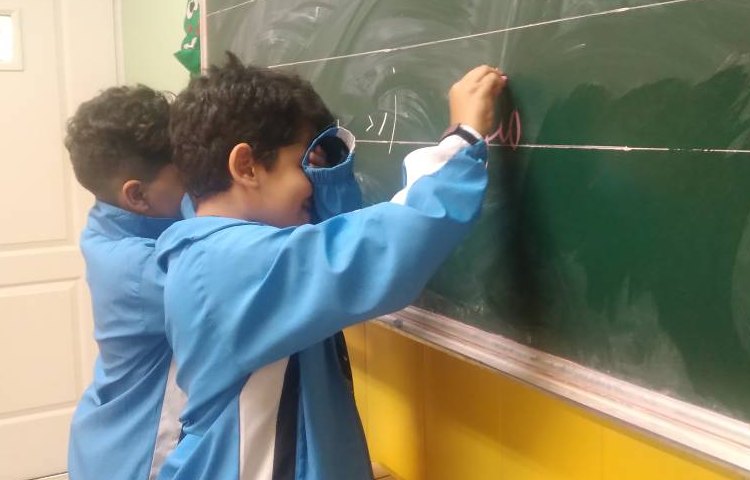 :املای چشم بسته ای با هدف شکرگزاری از نعمت های خداوند