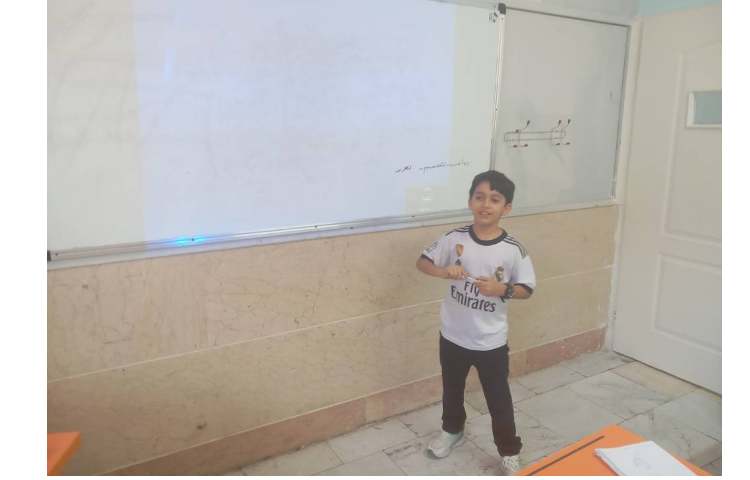 املا آینه ای و تمرین از نوشتن کلمات روی تخته 2