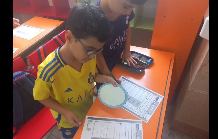 املا آینه ای و تمرین از نوشتن کلمات روی تخته 3