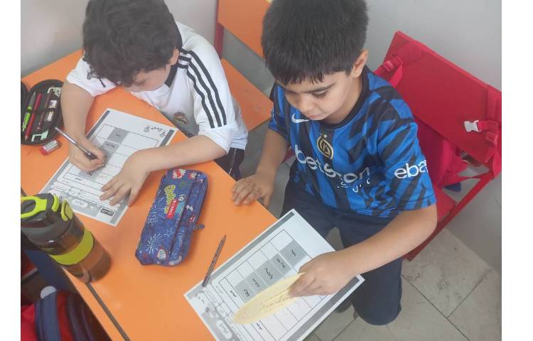 املا آینه ای و تمرین از نوشتن کلمات روی تخته 5