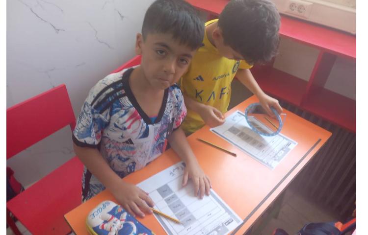 املا آینه ای و تمرین از نوشتن کلمات روی تخته 6