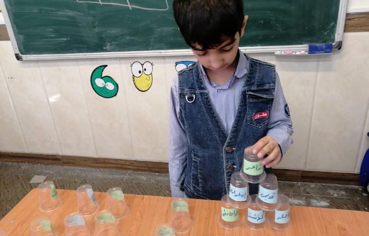 املا: بازی املا برای تقویت حافظه دیداری، ساخت برج کلمات 1