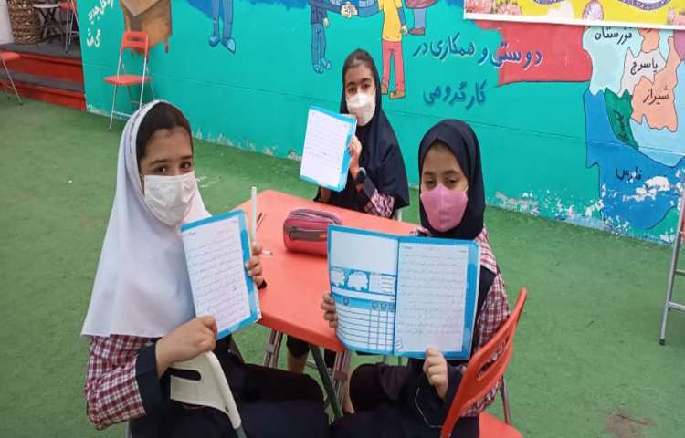 املا در حیاط مدرسه 2