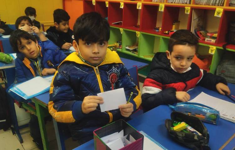 :املا گفتن هر دانش آموز به بقیه ی دانش آموزان، کلاس پرتقال 2