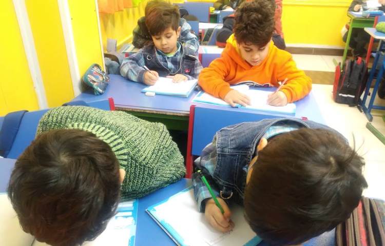 :املا گفتن هر دانش آموز به بقیه ی دانش آموزان، کلاس پرتقال 3