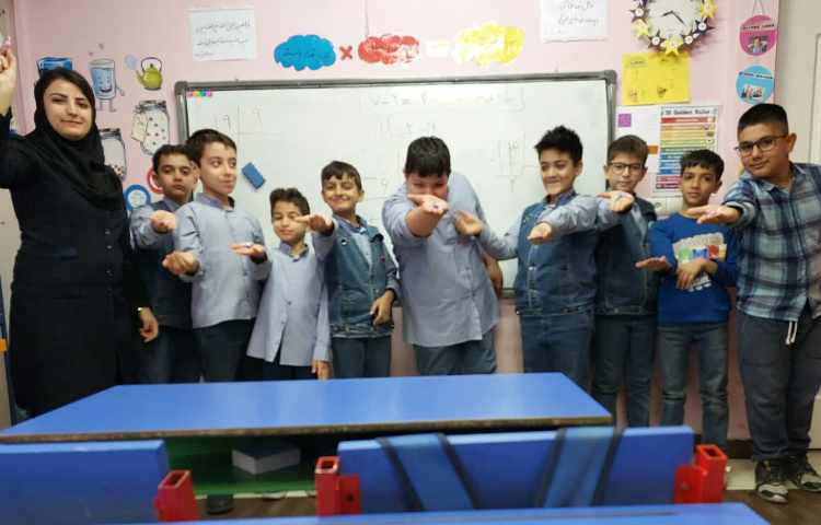 اموزش تقسیم با باقیمانده با تقسیم شکلاتها 1