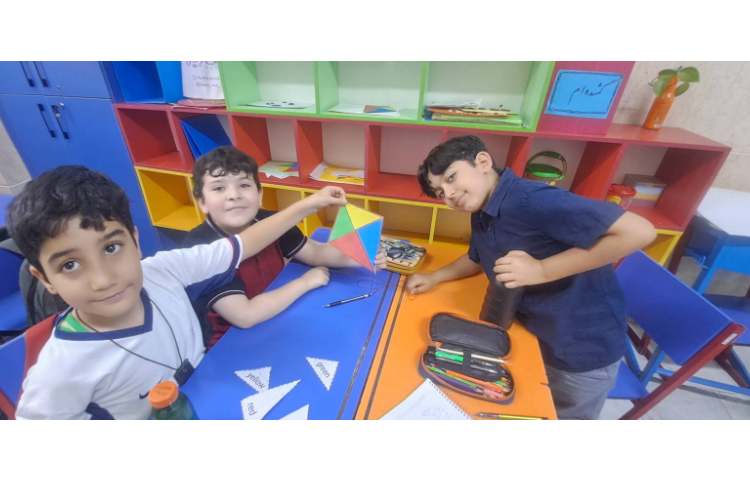 اموزش محیط اشکال و تفهیم مبحث همراه با دست ورزی ساخت بادبادک 9