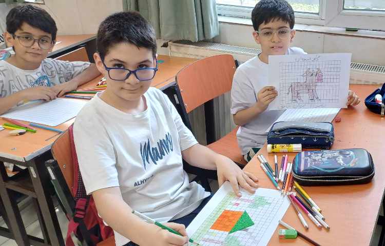 اموزش مساحت، حل کاربرگ و نقاشی شطرنجی 4