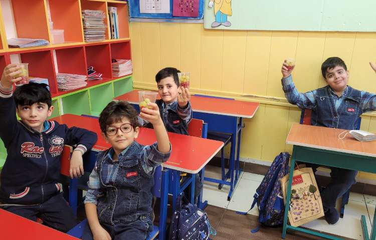 :انار و انگور برای تثبیت نشانه اَ، کلاس انگور 4