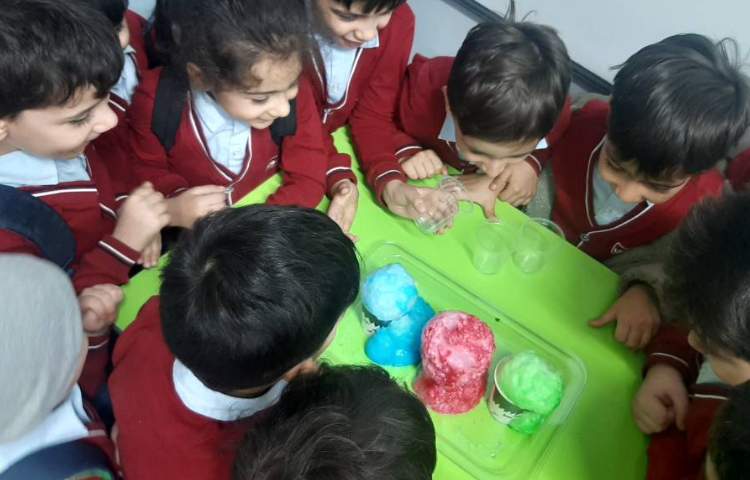 انجام آزمایشات جالب به مناسبت هفته علوم و پژوهش 3